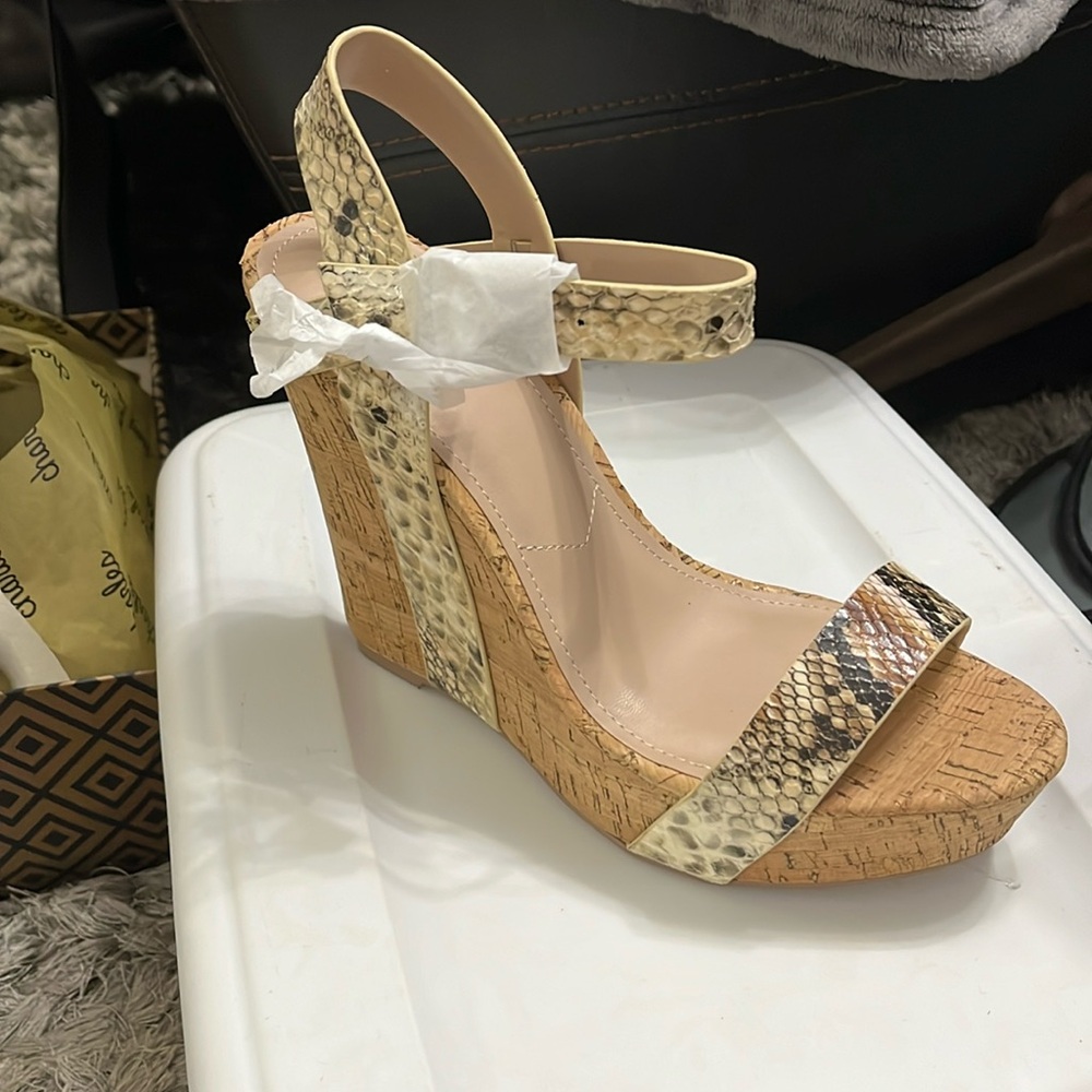 New in box Charles David heeled sandals